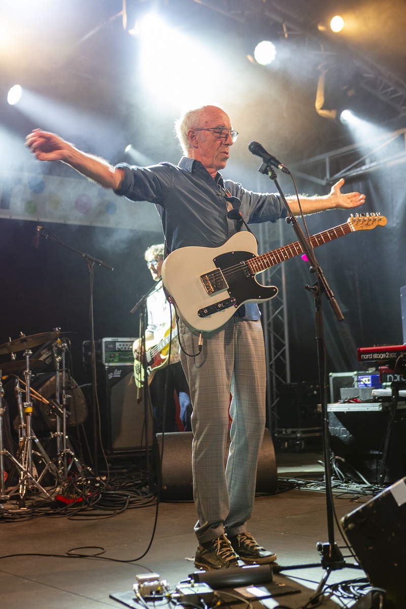 Raymond van het Groenewoud @ Vredesfeesten, foto 5, foto's door Edwin Houdevelt - FrontView Magazine