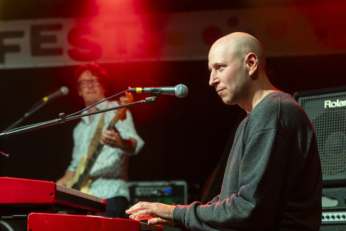 Raymond van het Groenewoud @ Vredesfeesten, foto 6, foto's door Edwin Houdevelt - FrontView Magazine