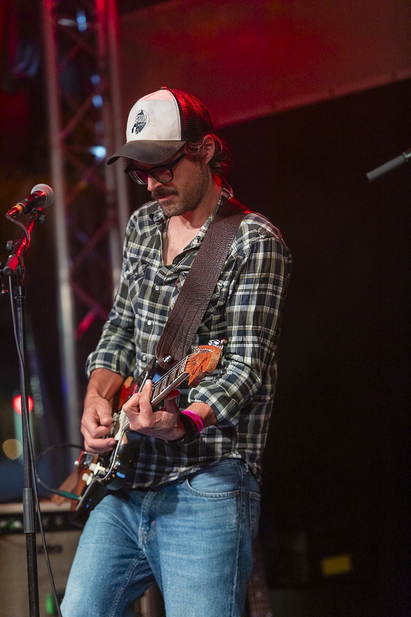Raymond van het Groenewoud @ Vredesfeesten, foto 11, foto's door Edwin Houdevelt - FrontView Magazine