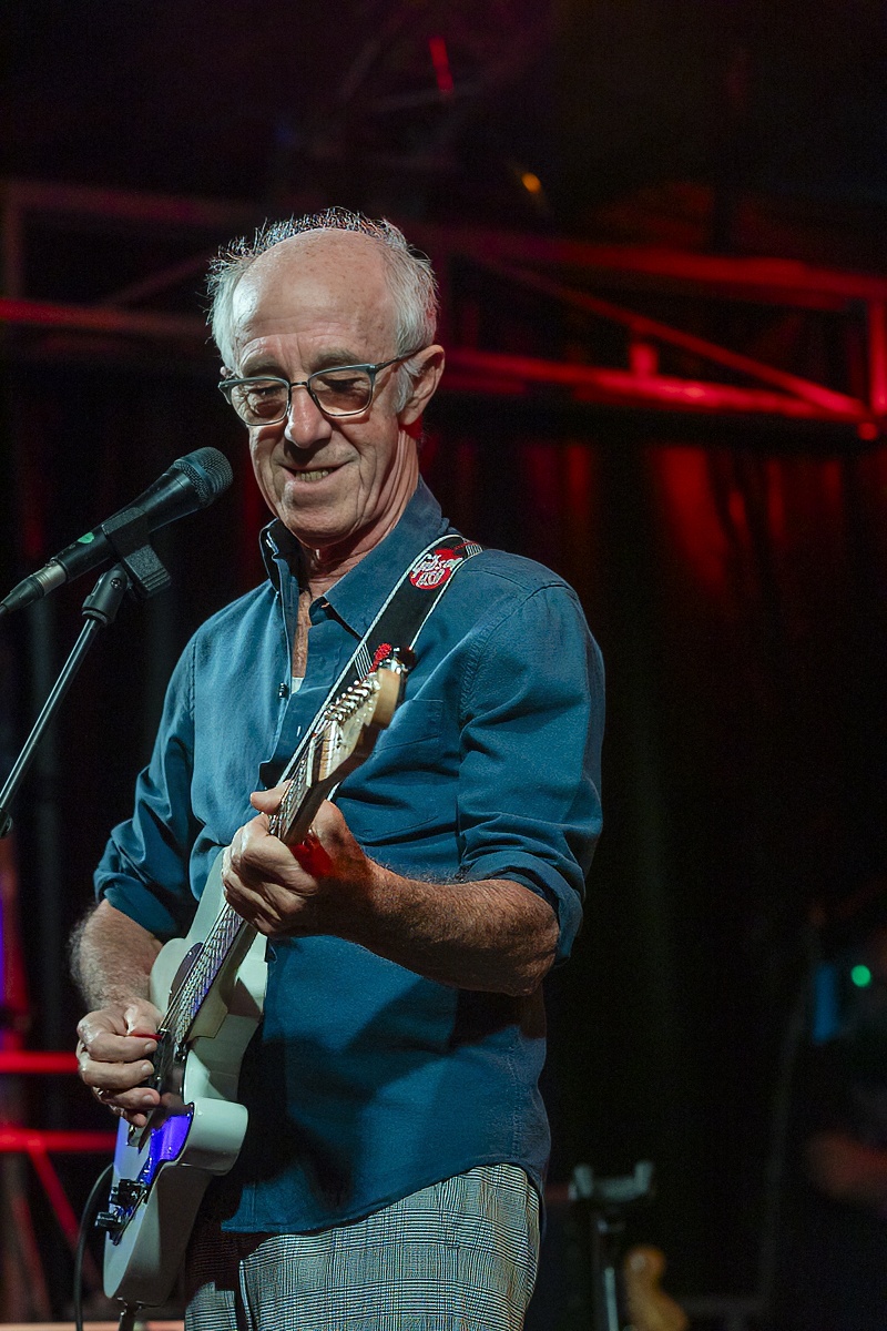 Raymond van het Groenewoud @ Vredesfeesten, foto 10, foto's door Edwin Houdevelt - FrontView Magazine