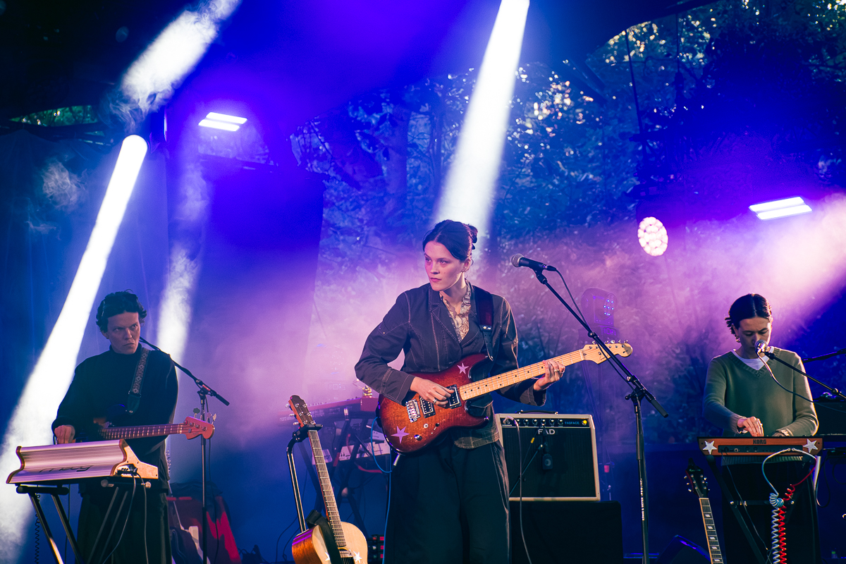 Dressed Like Boys Invites @ OLT Rivierenhof, picture 12, photographed by Karlien Charlier - FrontView Magazine