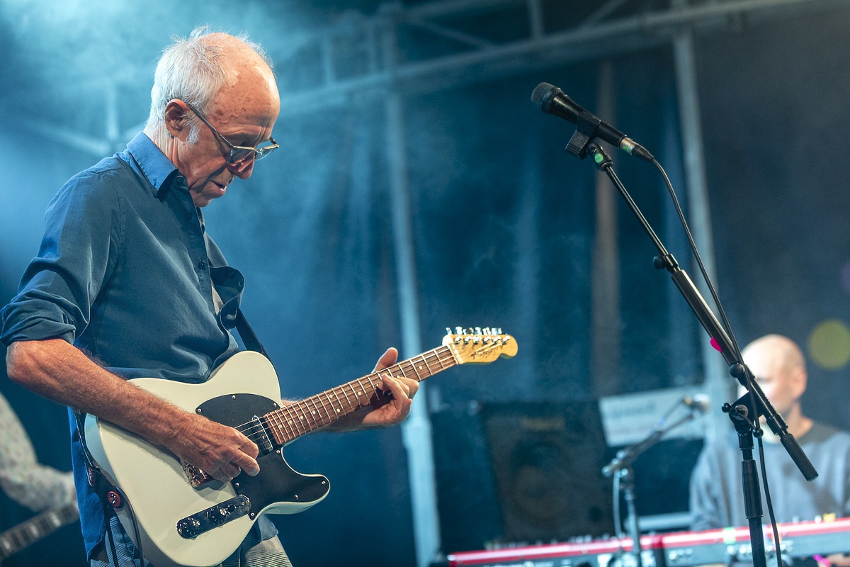 Raymond van het Groenewoud @ Vredesfeesten, foto 12, foto's door Edwin Houdevelt - FrontView Magazine