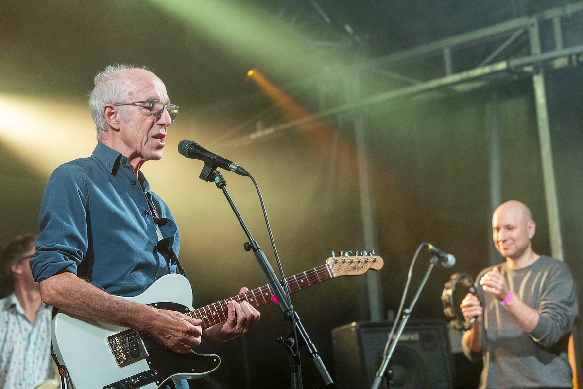 Raymond van het Groenewoud @ Vredesfeesten, foto 3, foto's door Edwin Houdevelt - FrontView Magazine