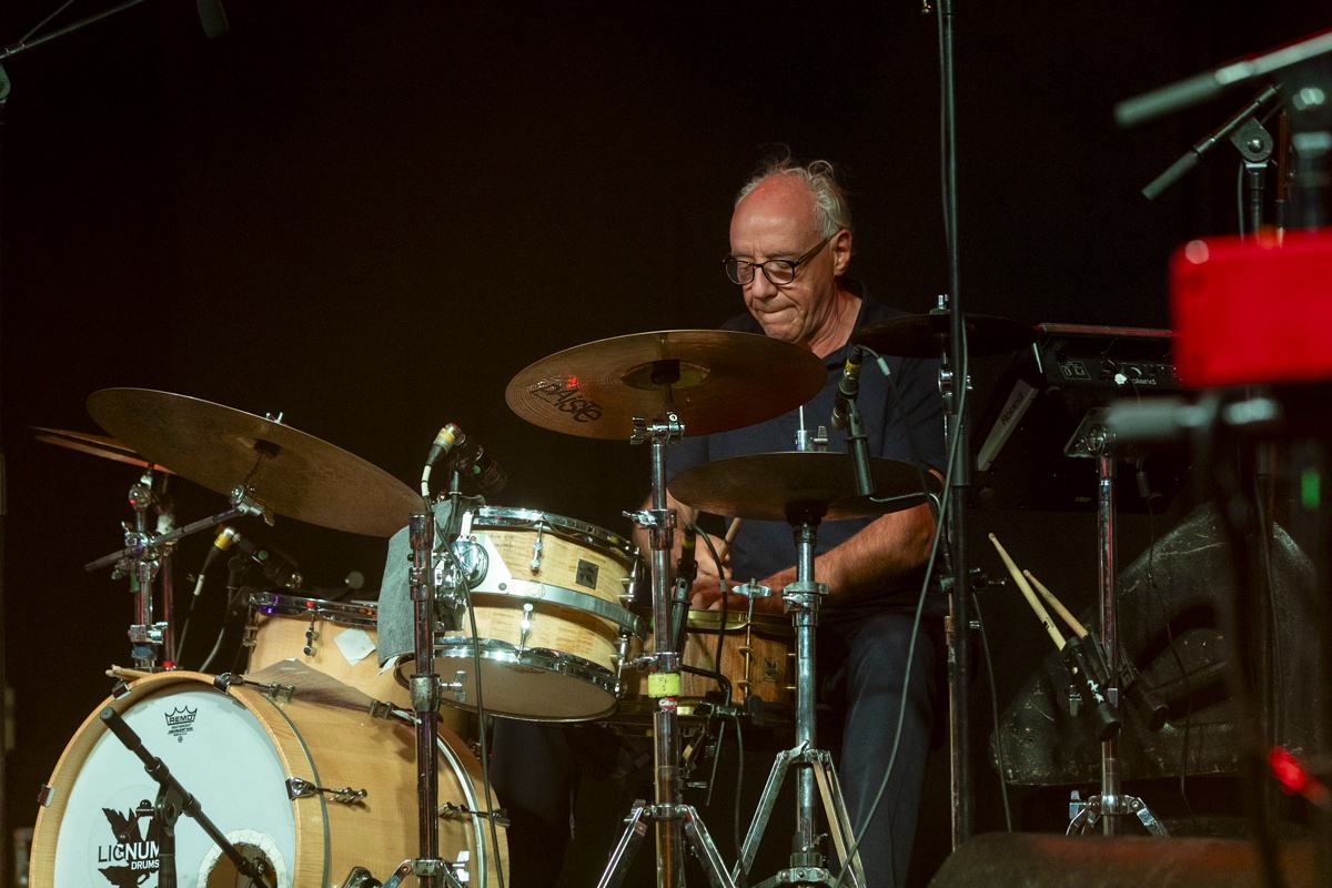 Raymond van het Groenewoud @ Vredesfeesten, foto 9, foto's door Edwin Houdevelt - FrontView Magazine
