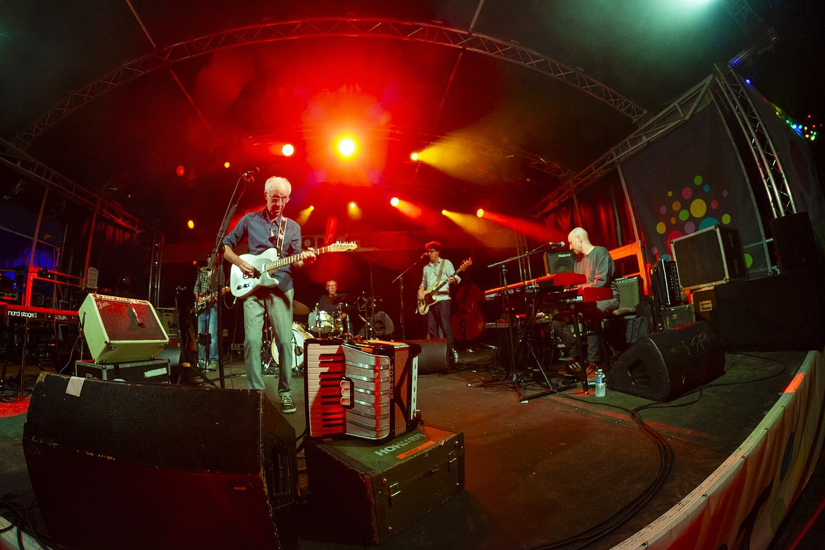 Raymond van het Groenewoud @ Vredesfeesten, foto 4, foto's door Edwin Houdevelt - FrontView Magazine