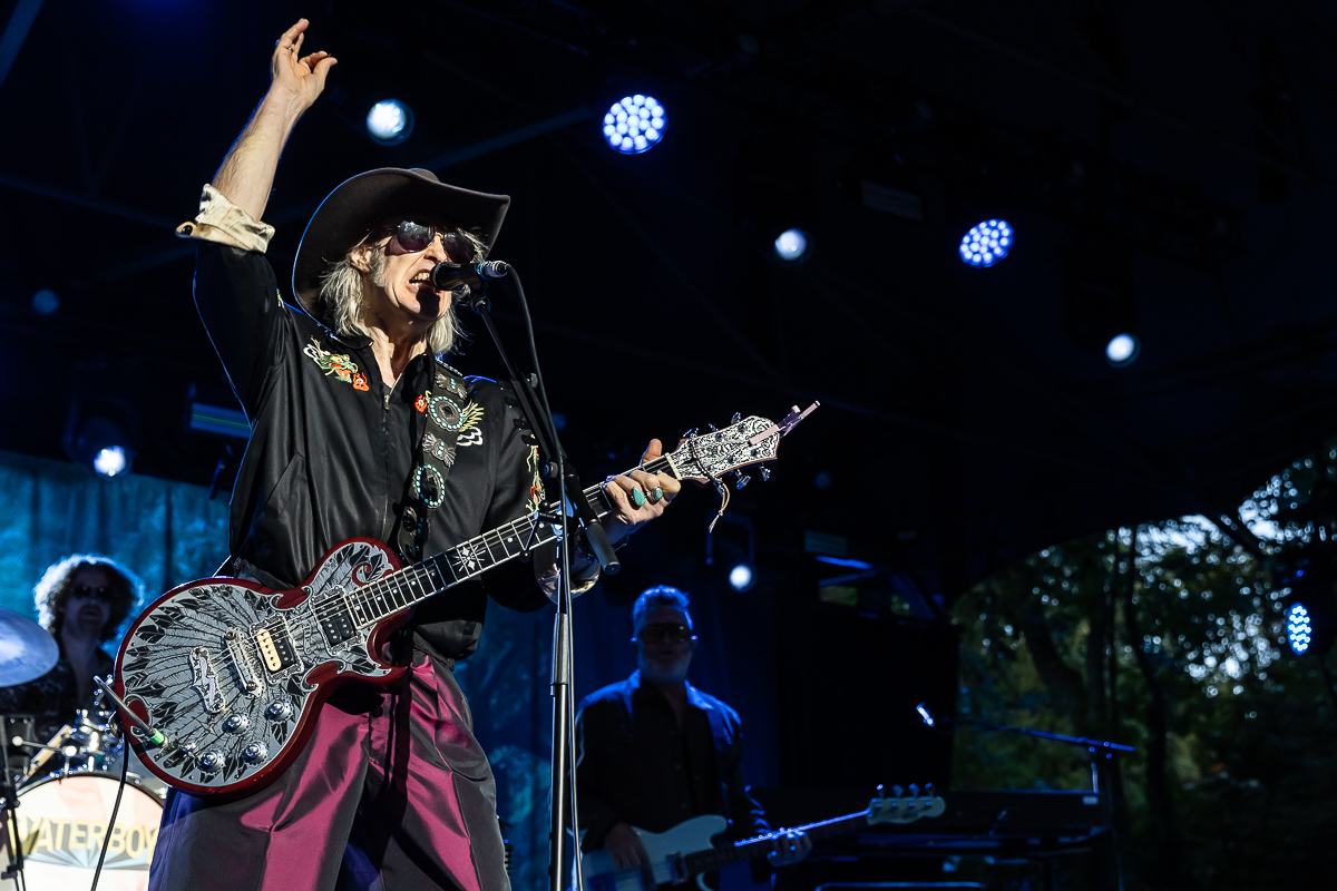 The Waterboys ft. Steve Earle Fisherman`s Blues Revue @ OLT Rivierenhof, picture 1, photographed by Marc Verdonck - FrontView Magazine