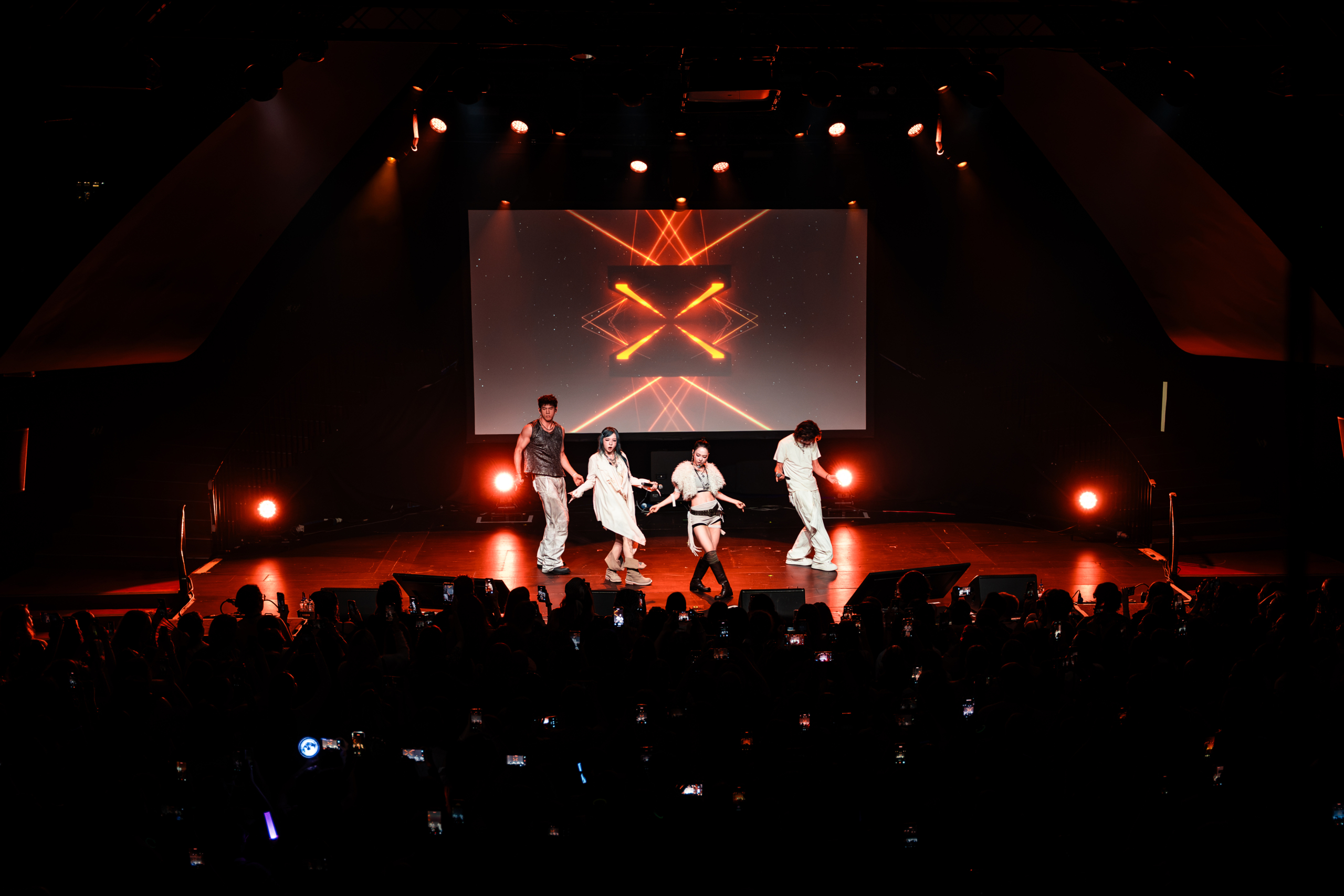 KARD @ La Madeleine, picture 18, photographed by Kaat Steukers - FrontView Magazine