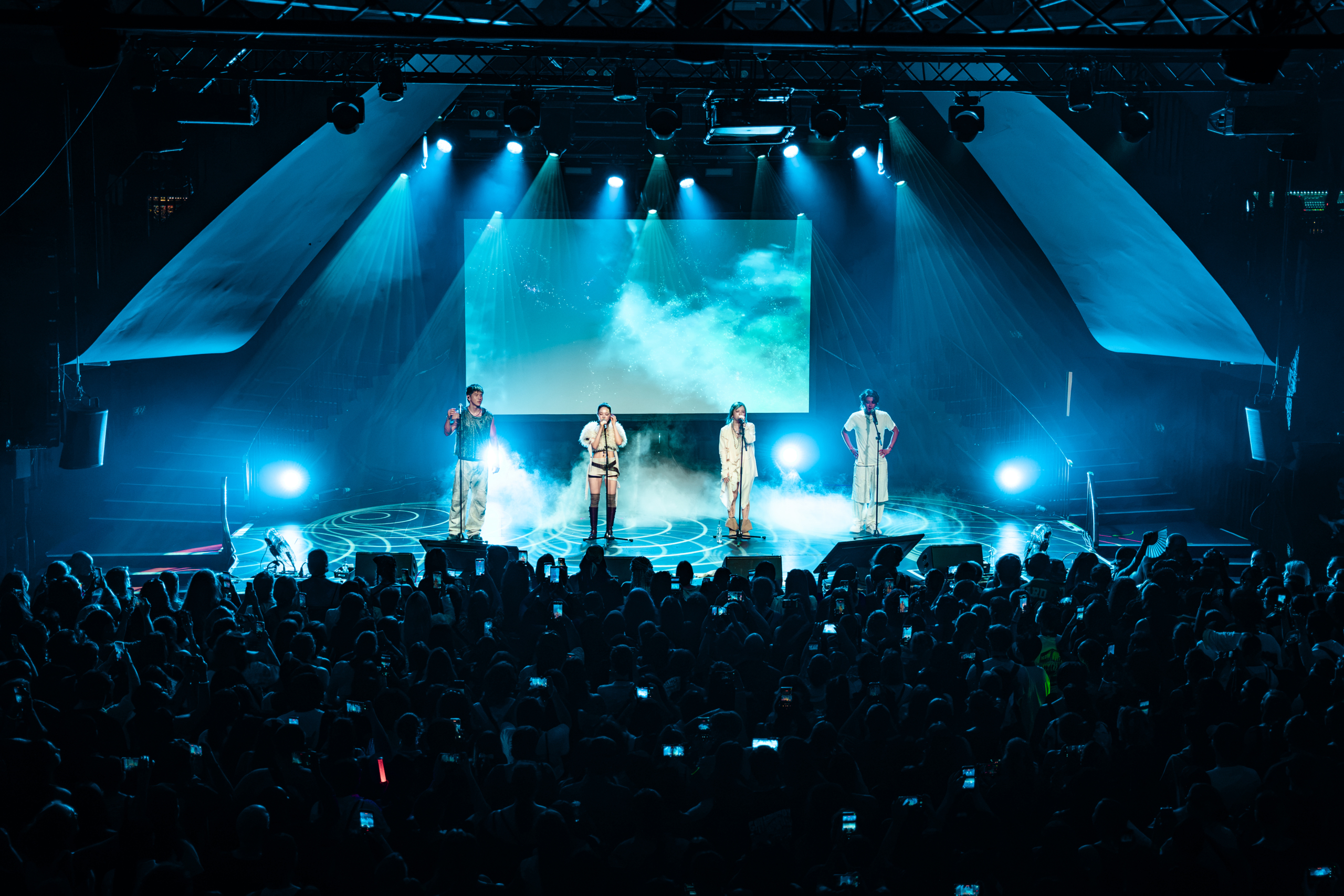 KARD @ La Madeleine, picture 19, photographed by Kaat Steukers - FrontView Magazine