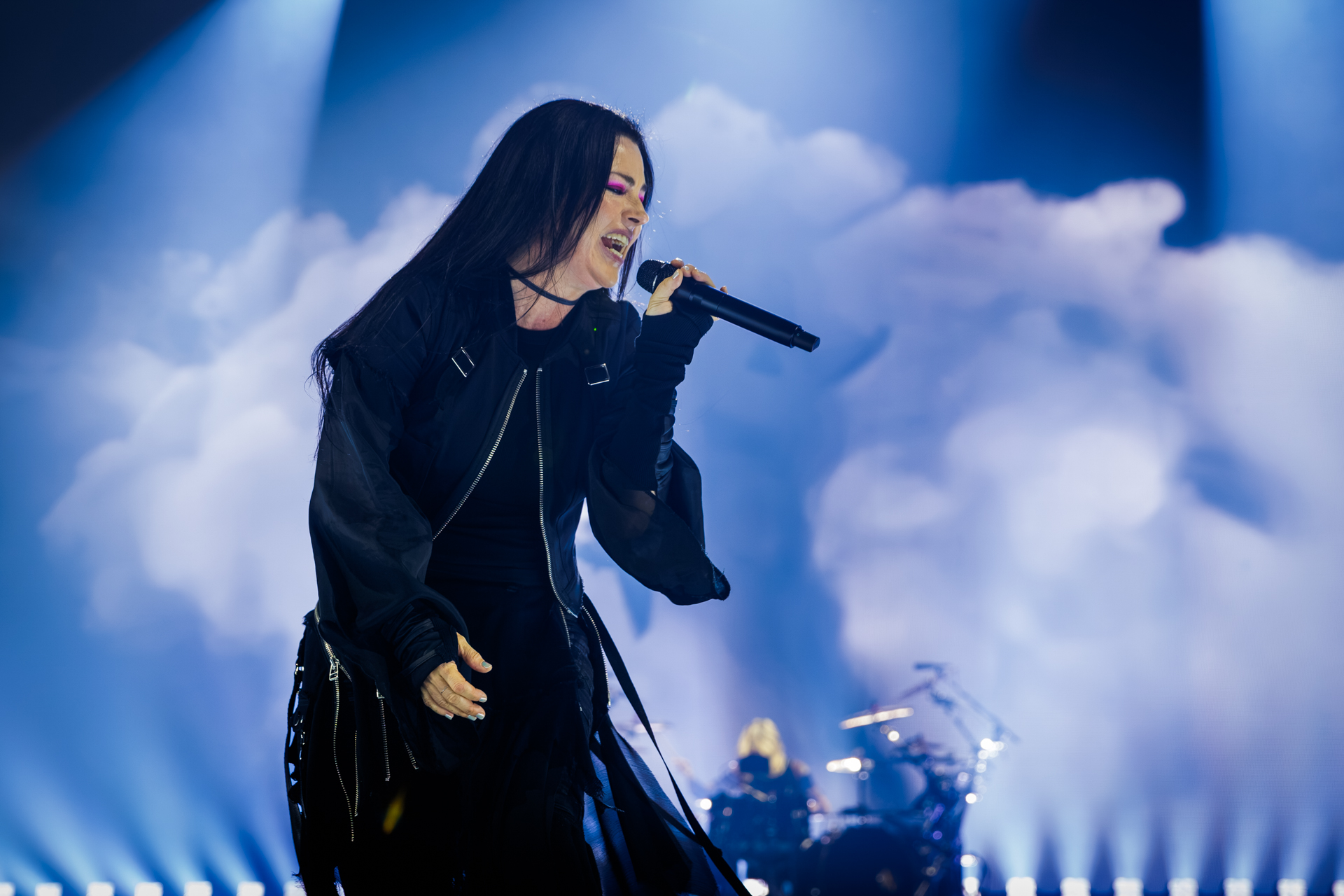 Evanescence @ Vorst Nationaal, picture 9, photographed by Wim Sunnaert - FrontView Magazine