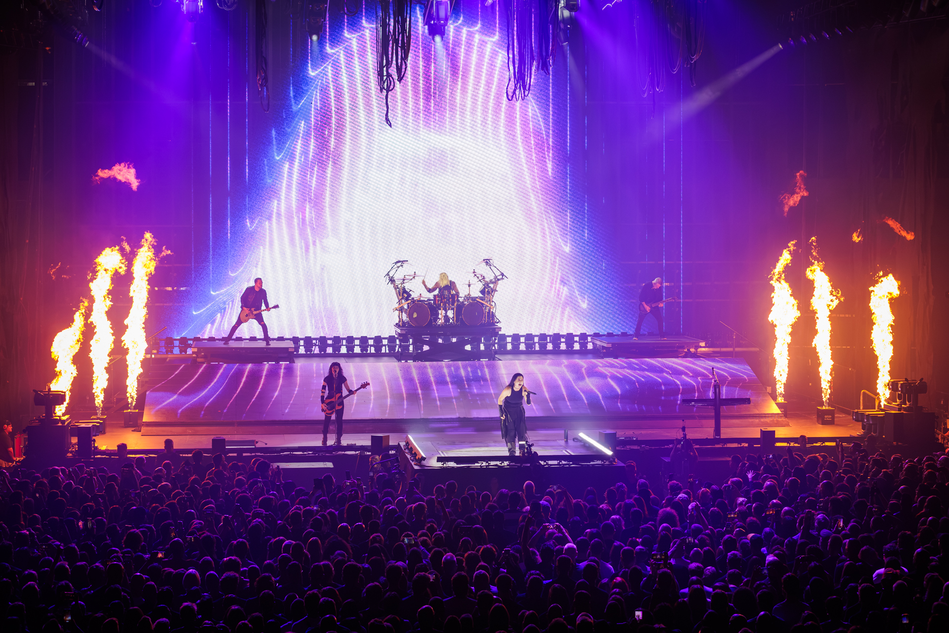 Evanescence @ Vorst Nationaal, picture 25, photographed by Wim Sunnaert - FrontView Magazine