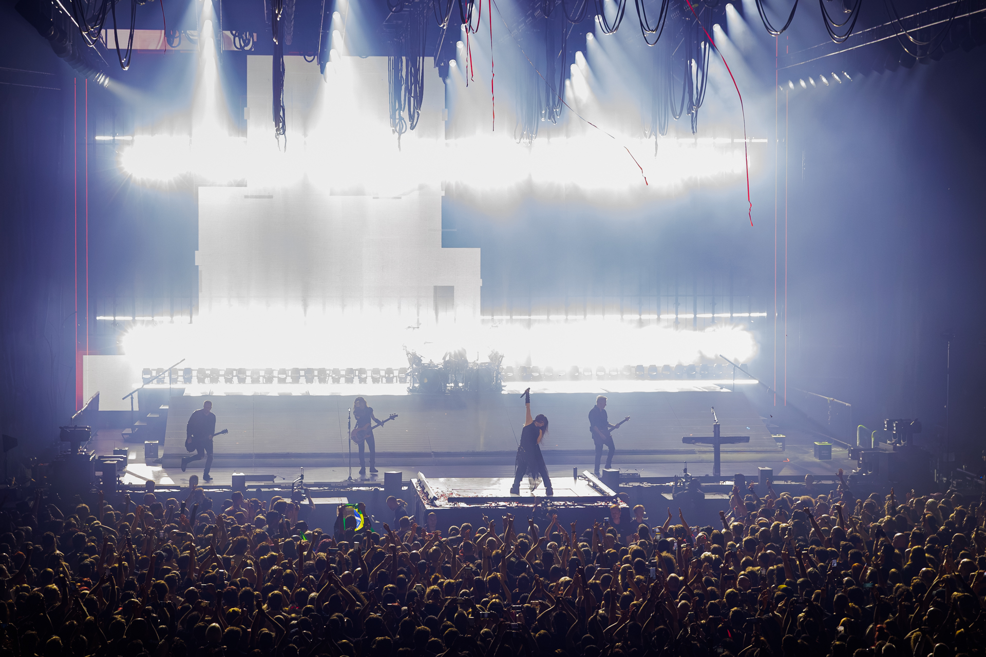 Evanescence @ Vorst Nationaal, picture 28, photographed by Wim Sunnaert - FrontView Magazine