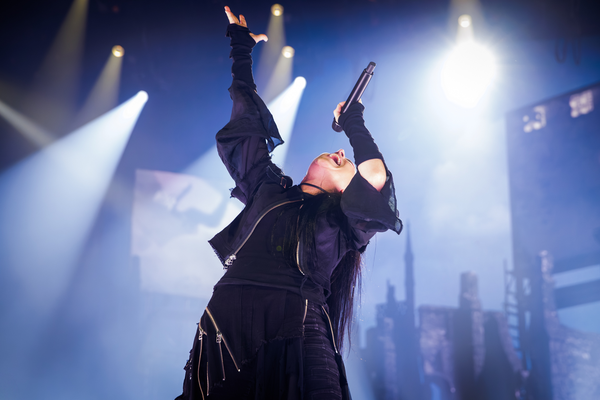 Evanescence @ Vorst Nationaal, picture 12, photographed by Wim Sunnaert - FrontView Magazine