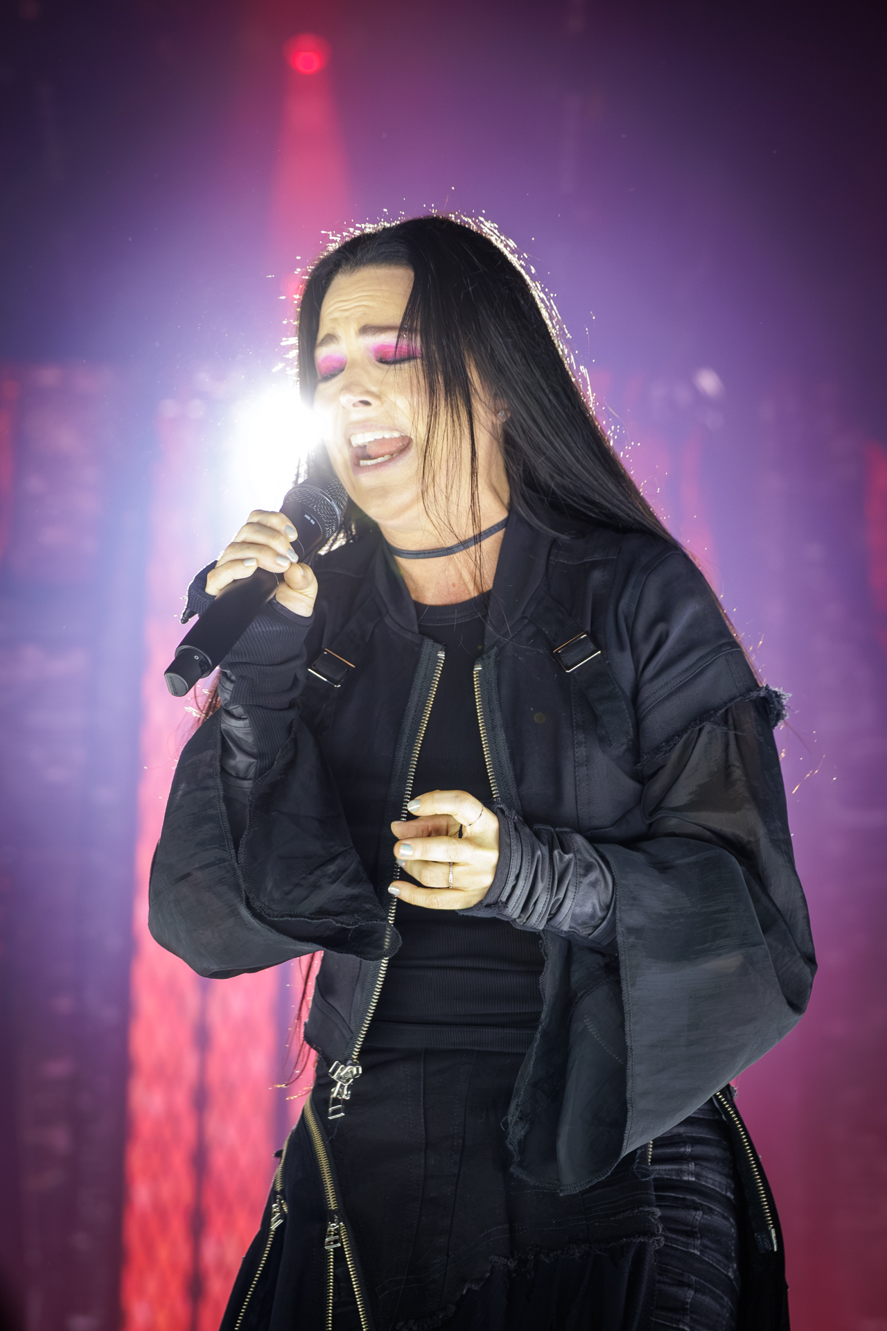 Evanescence @ Vorst Nationaal, picture 4, photographed by Wim Sunnaert - FrontView Magazine