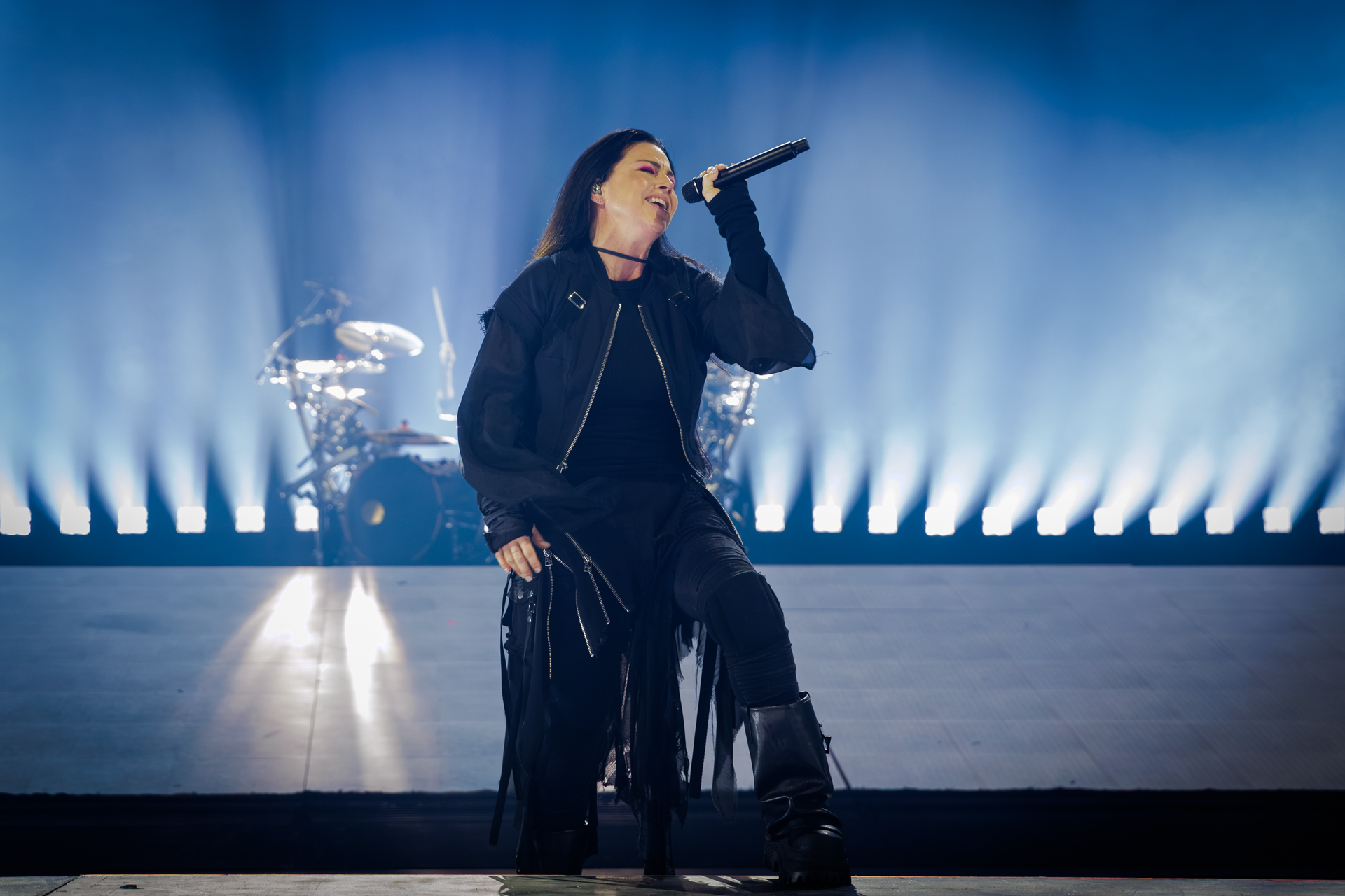 Evanescence @ Vorst Nationaal, picture 5, photographed by Wim Sunnaert - FrontView Magazine