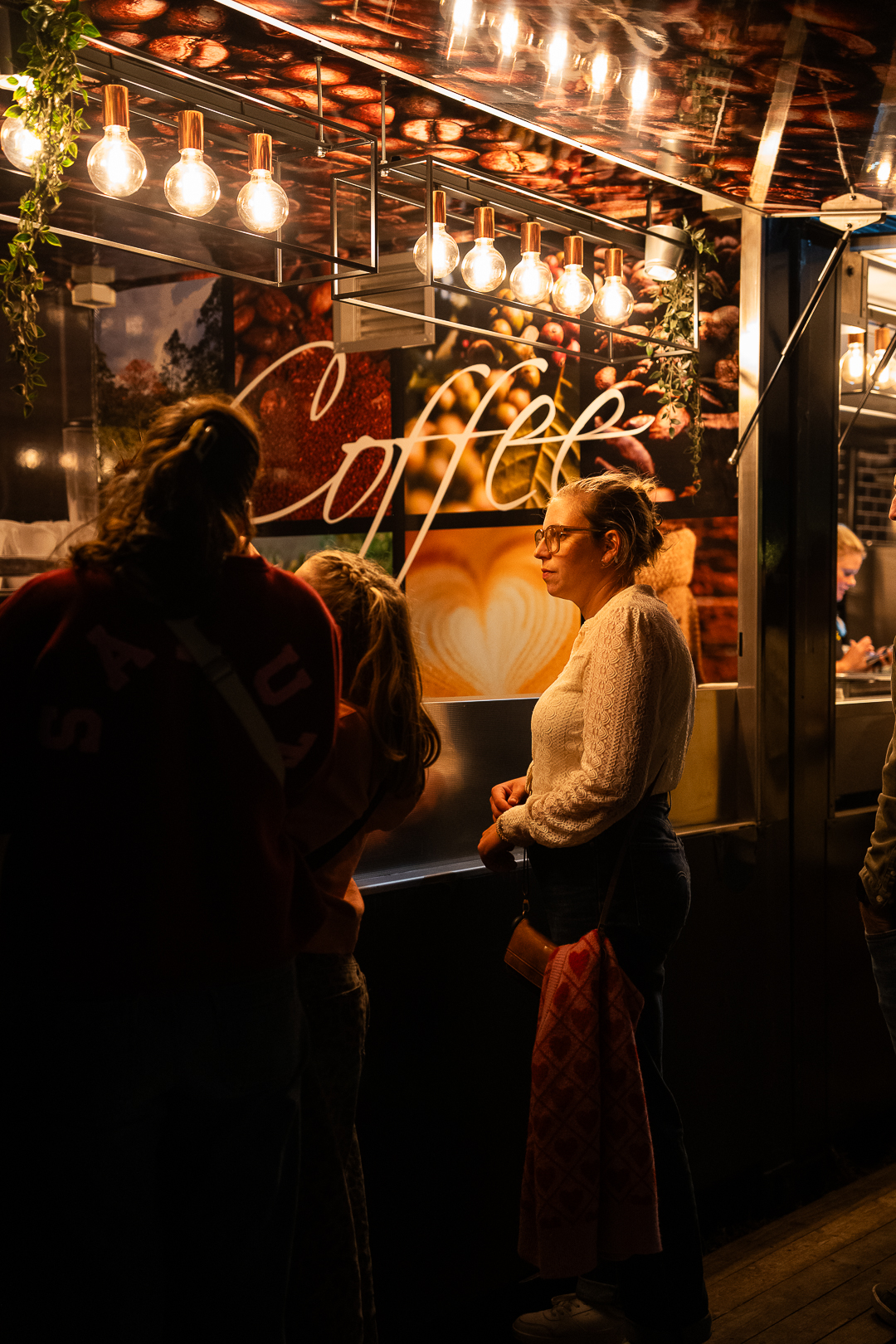 Sfeer vrijdag 18 september @ Curiosity Festival, picture 9, photographed by Luca Depuydt - FrontView Magazine