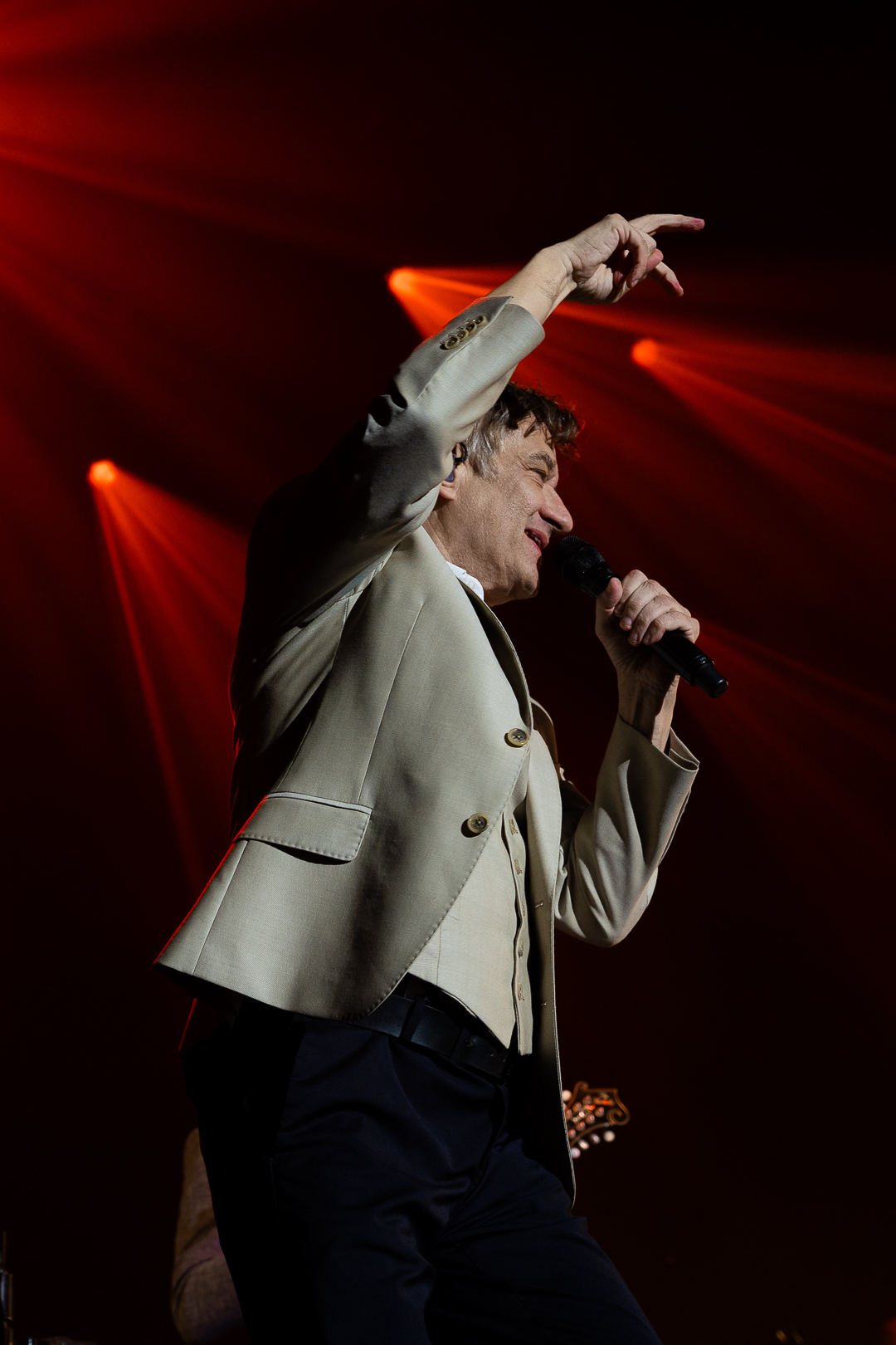 Bart Peeters @ Curiosity Festival, picture 9, photographed by Luca Depuydt - FrontView Magazine