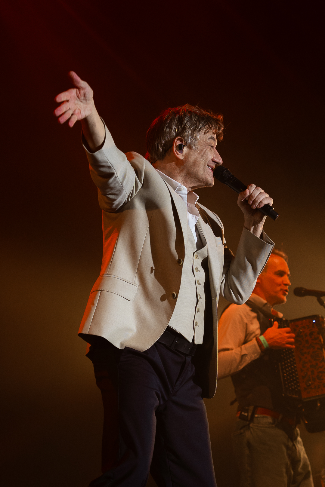 Bart Peeters @ Curiosity Festival, picture 10, photographed by Luca Depuydt - FrontView Magazine