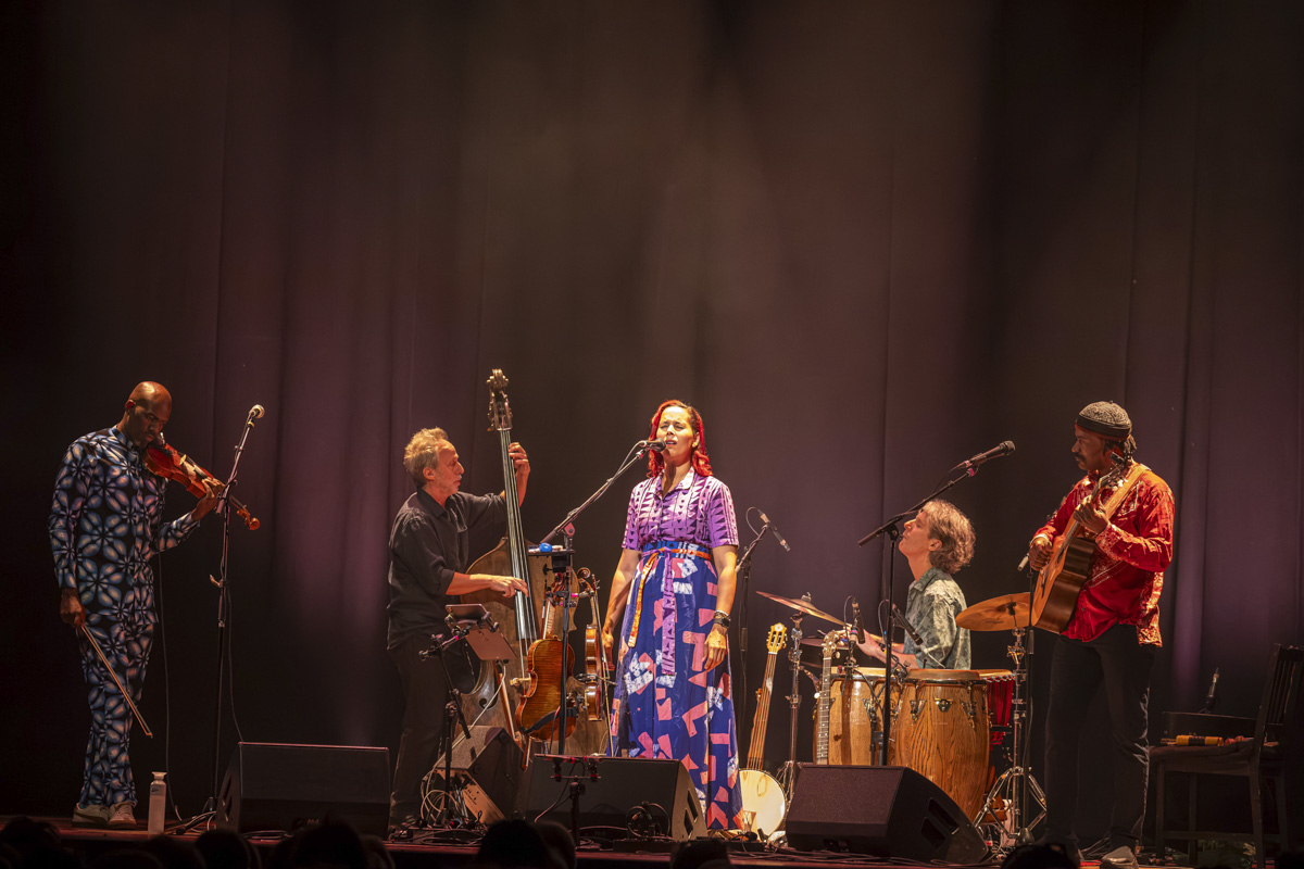 Rhiannon Giddens @ De Roma, foto 5, foto's door dirk janssens - FrontView Magazine