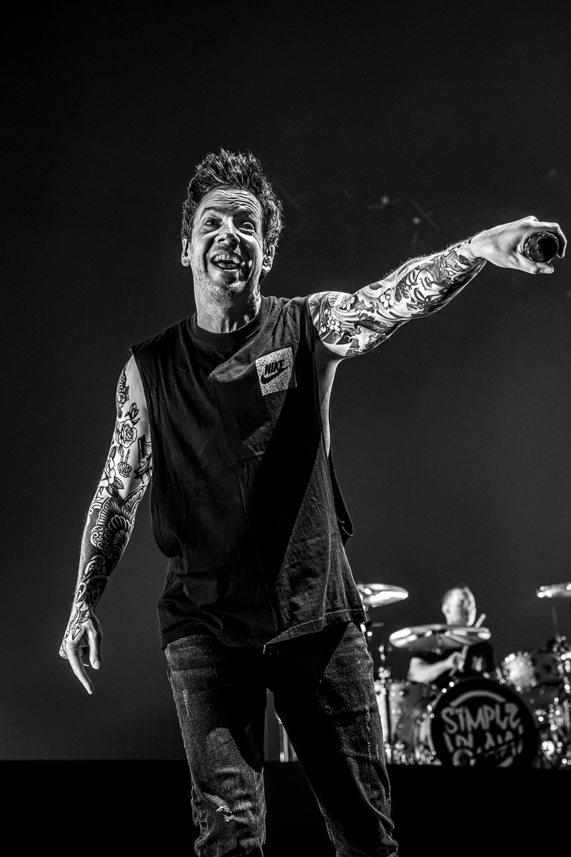 Simple Plan @ Vorst Nationaal, picture 5, photographed by Anoek Houben - FrontView Magazine