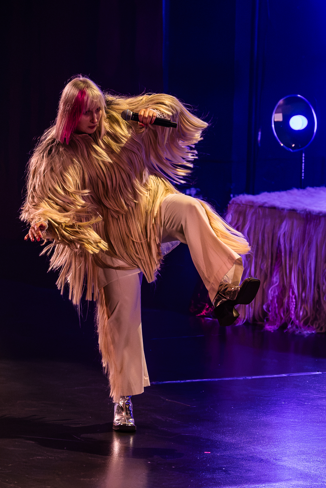 Alice On The Roof @ Koninklijk Circus, picture 8, photographed by Jürgen Bruynooghe - FrontView Magazine