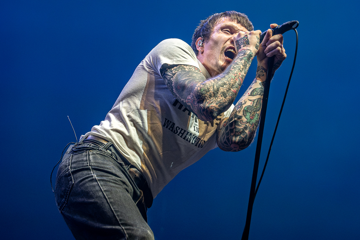 Neck Deep @ Vorst Nationaal, picture 6, photographed by Anoek Houben - FrontView Magazine