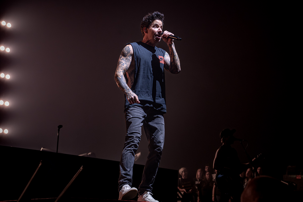 Simple Plan @ Vorst Nationaal, picture 7, photographed by Anoek Houben - FrontView Magazine