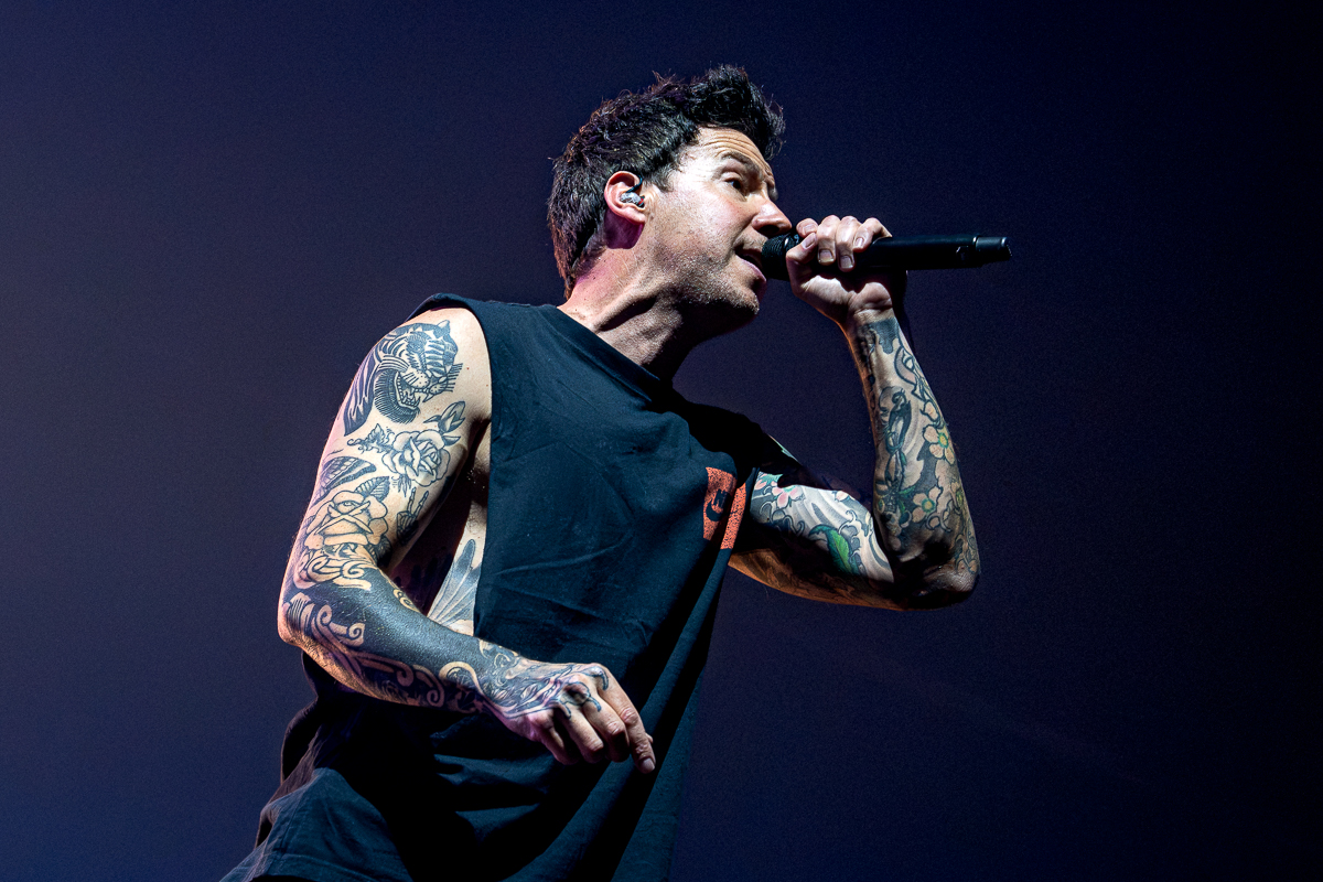 Simple Plan @ Vorst Nationaal, picture 4, photographed by Anoek Houben - FrontView Magazine