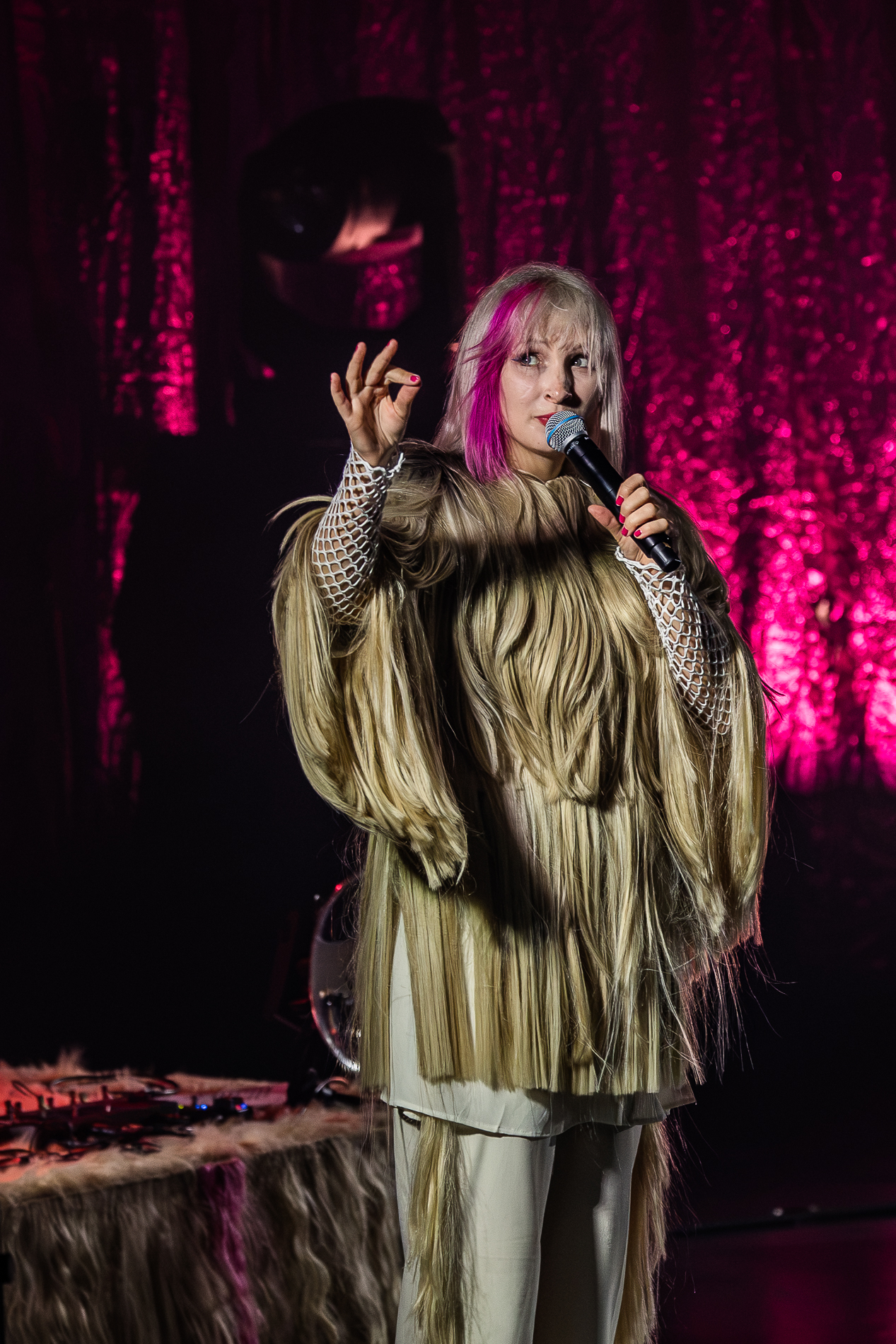 Alice On The Roof @ Koninklijk Circus, picture 1, photographed by Jürgen Bruynooghe - FrontView Magazine