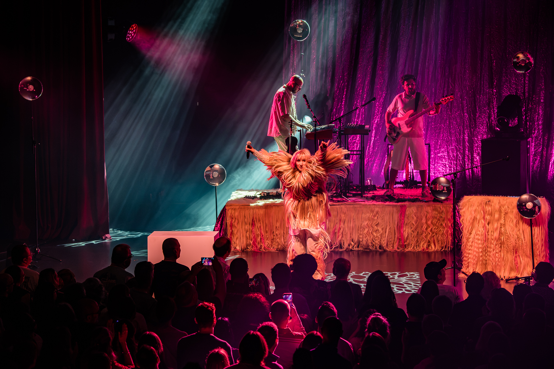 Alice On The Roof @ Koninklijk Circus, picture 20, photographed by Jürgen Bruynooghe - FrontView Magazine