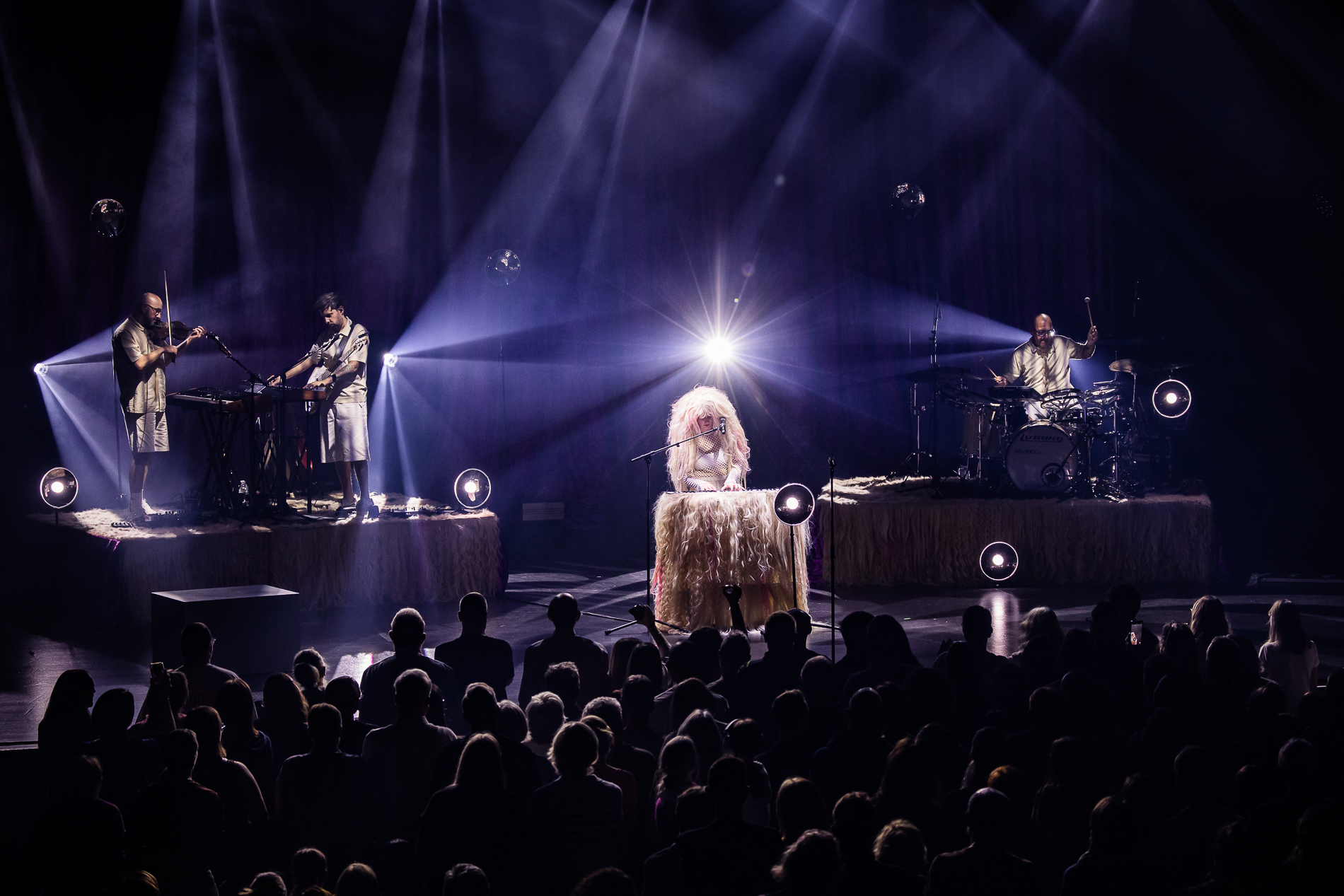 Alice On The Roof @ Koninklijk Circus, picture 24, photographed by Jürgen Bruynooghe - FrontView Magazine