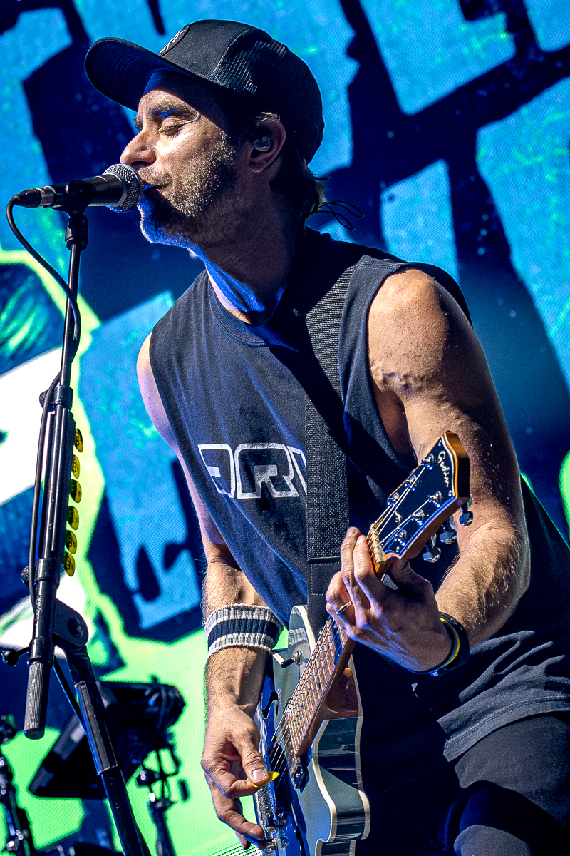 Simple Plan @ Vorst Nationaal, picture 2, photographed by Anoek Houben - FrontView Magazine