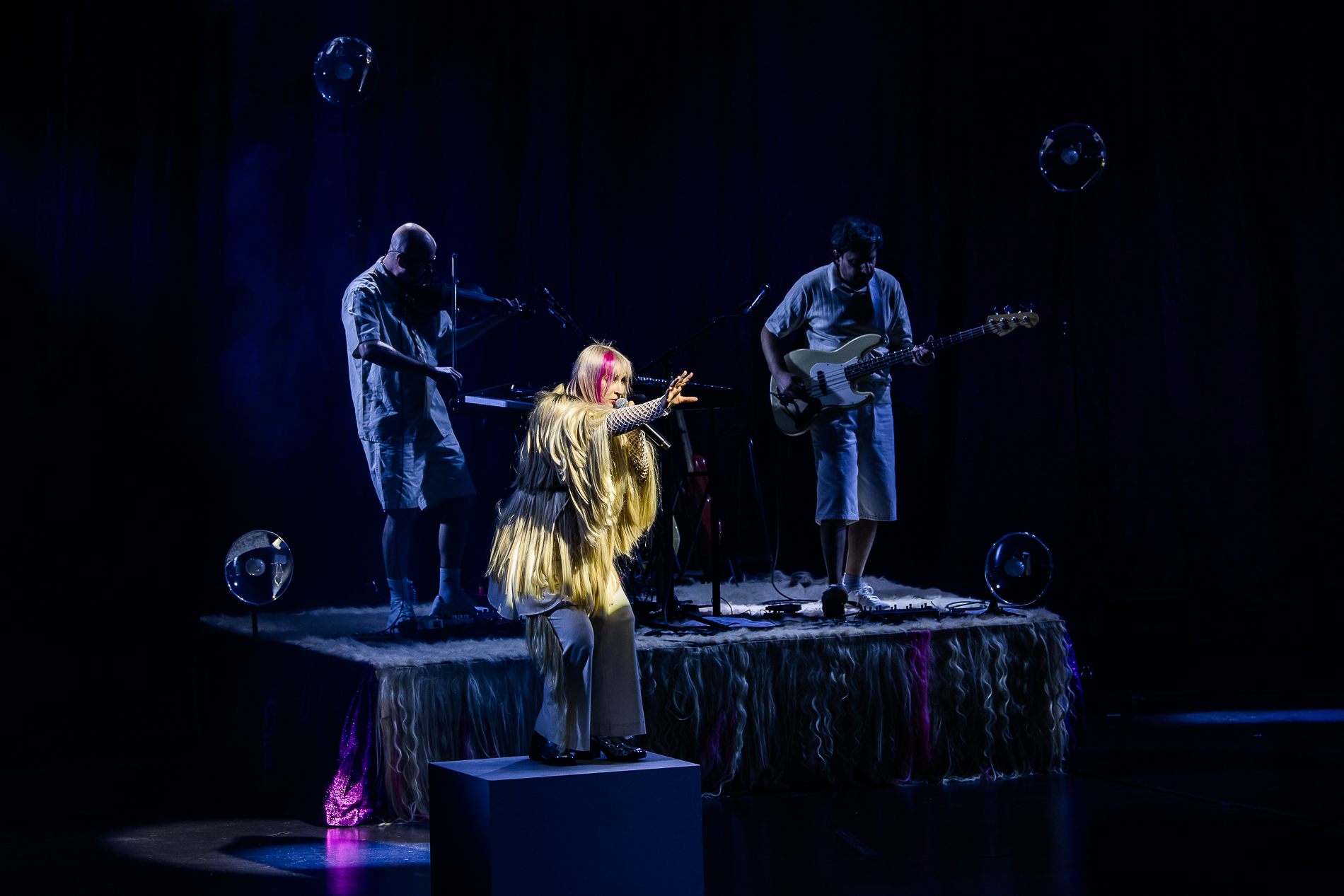Alice On The Roof @ Koninklijk Circus, picture 18, photographed by Jürgen Bruynooghe - FrontView Magazine