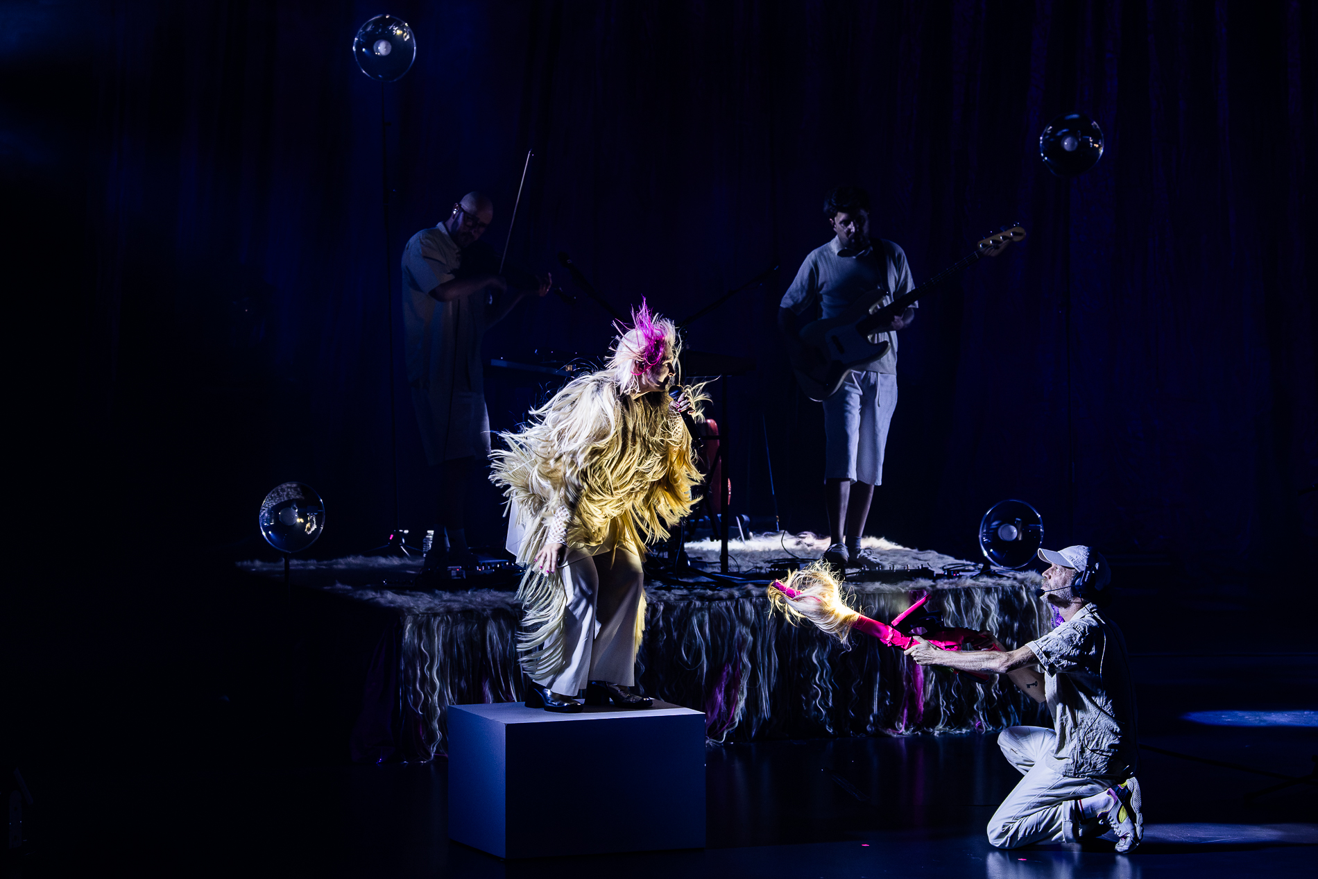 Alice On The Roof @ Koninklijk Circus, picture 19, photographed by Jürgen Bruynooghe - FrontView Magazine