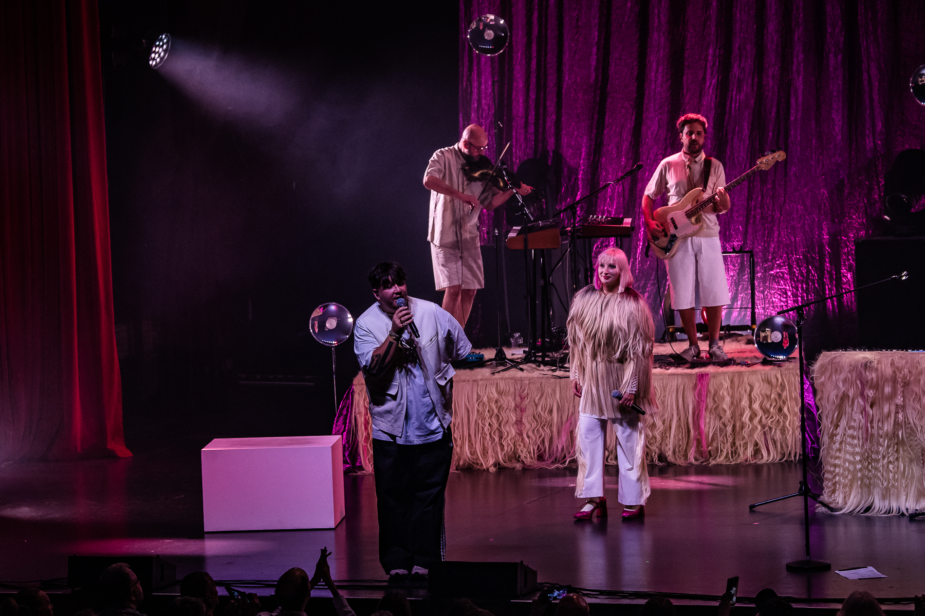 Alice On The Roof @ Koninklijk Circus, picture 5, photographed by Jürgen Bruynooghe - FrontView Magazine