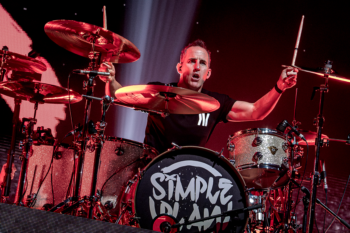 Simple Plan @ Vorst Nationaal, picture 3, photographed by Anoek Houben - FrontView Magazine