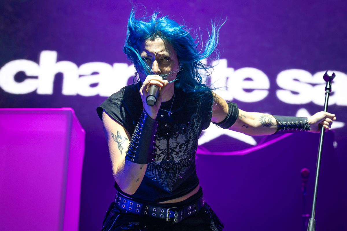 Charlotte Sands @ Vorst Nationaal, picture 6, photographed by Anoek Houben - FrontView Magazine