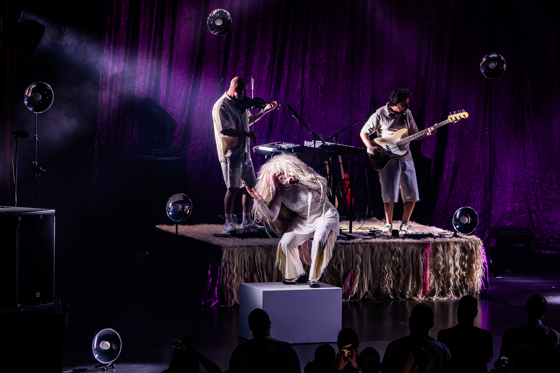 Alice On The Roof @ Koninklijk Circus, picture 22, photographed by Jürgen Bruynooghe - FrontView Magazine