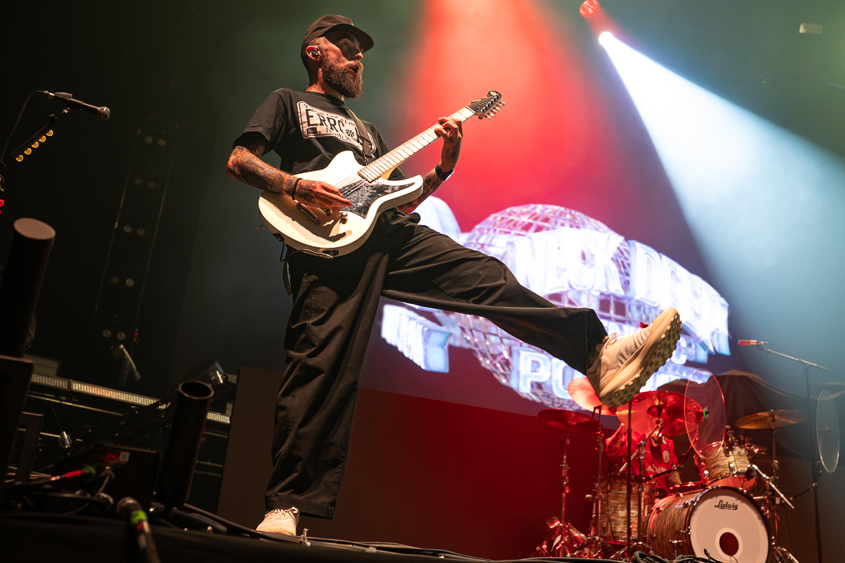 Neck Deep @ Vorst Nationaal, picture 3, photographed by Anoek Houben - FrontView Magazine
