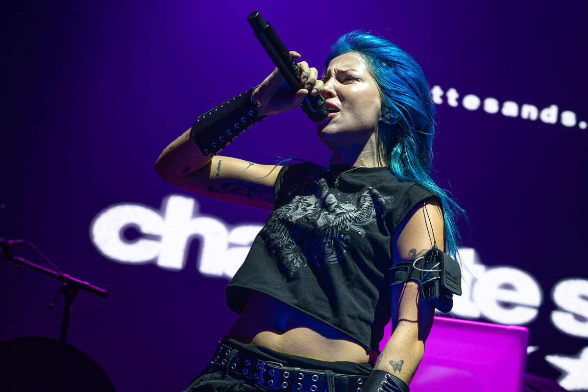 Charlotte Sands @ Vorst Nationaal, picture 5, photographed by Anoek Houben - FrontView Magazine