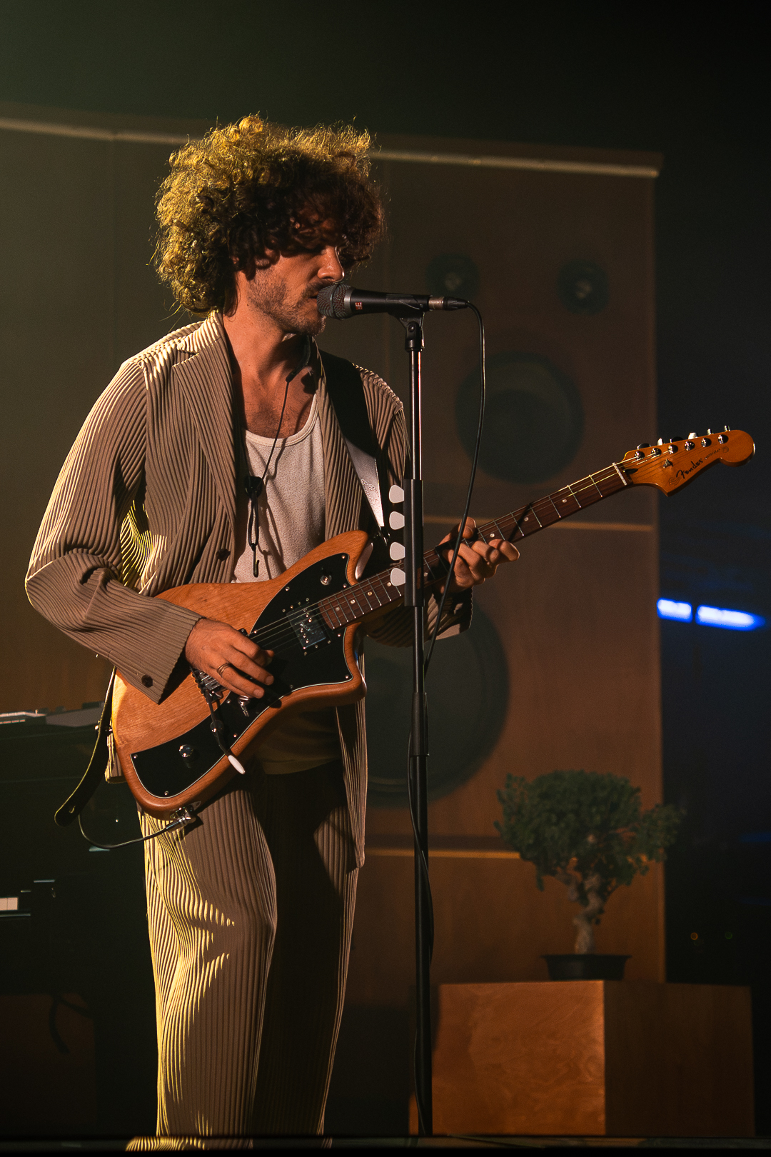 FKJ @ De Roma, picture 7, photographed by Luca Depuydt - FrontView Magazine