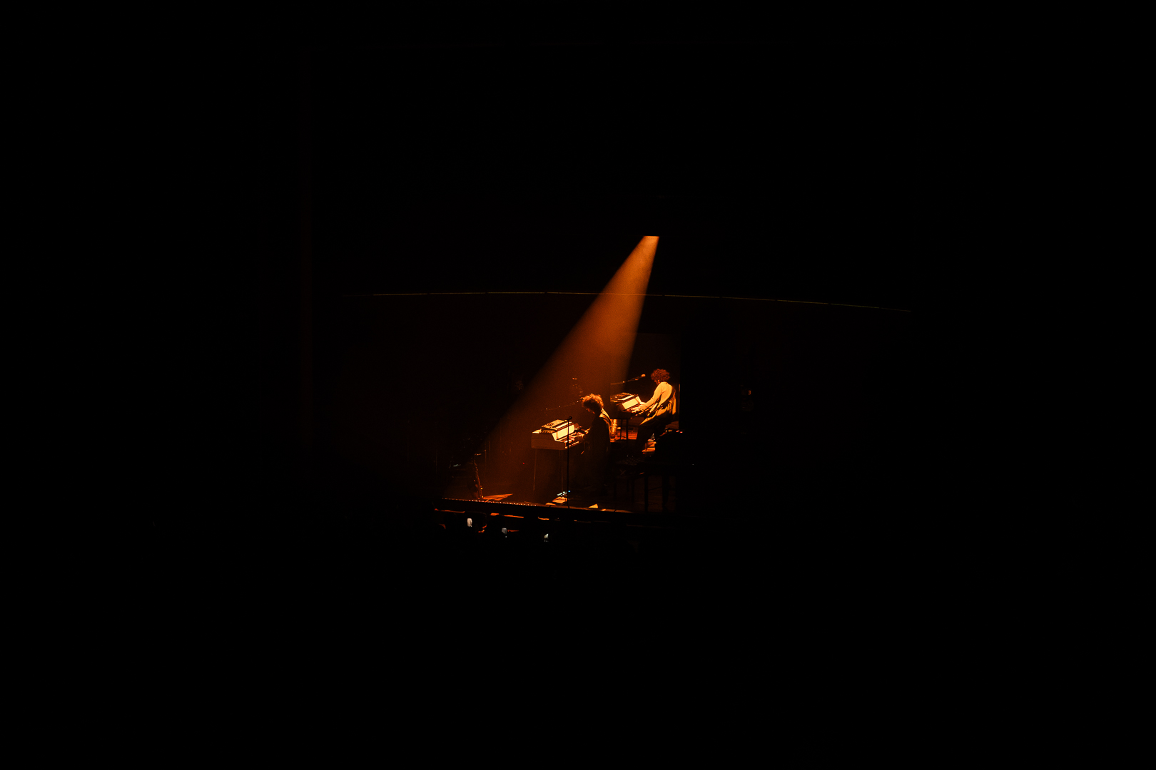 FKJ @ De Roma, picture 11, photographed by Luca Depuydt - FrontView Magazine