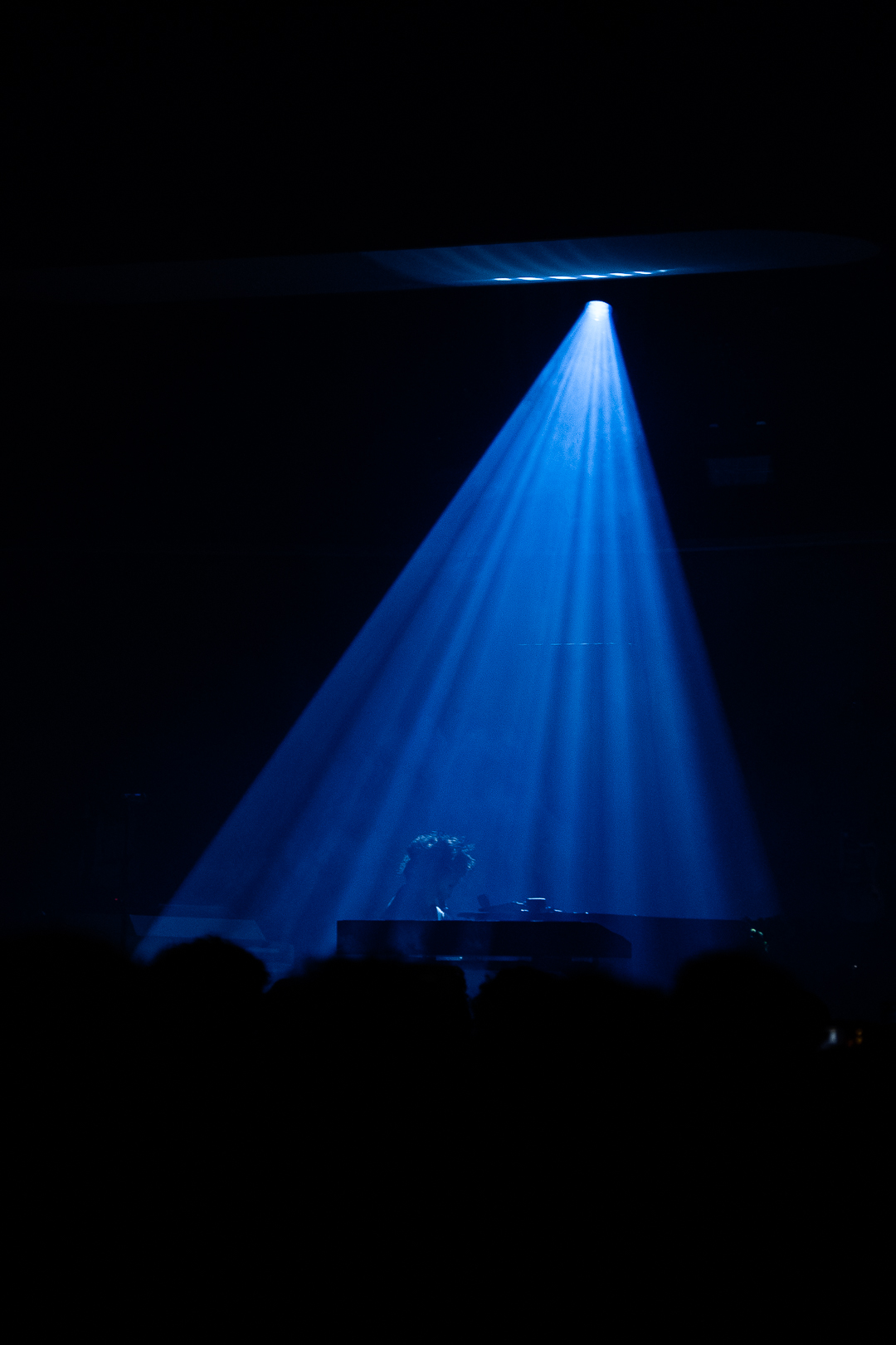 FKJ @ De Roma, picture 9, photographed by Luca Depuydt - FrontView Magazine