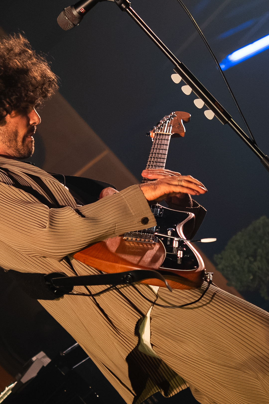 FKJ @ De Roma, picture 10, photographed by Luca Depuydt - FrontView Magazine