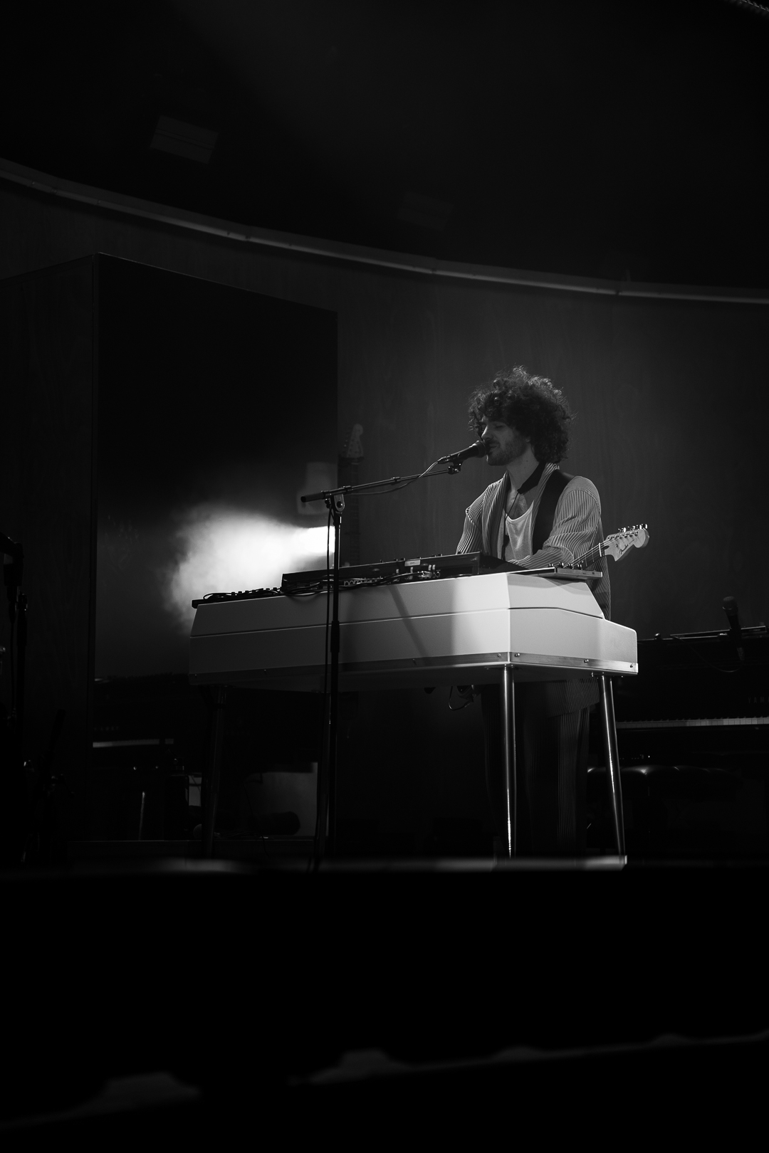 FKJ @ De Roma, picture 8, photographed by Luca Depuydt - FrontView Magazine