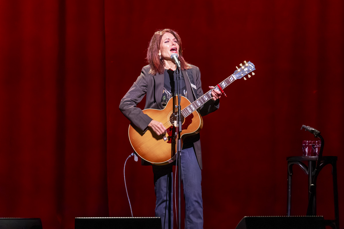 Rosanne Cash en John Leventhal@De Roma, foto 1, foto's door dirk janssens - FrontView Magazine