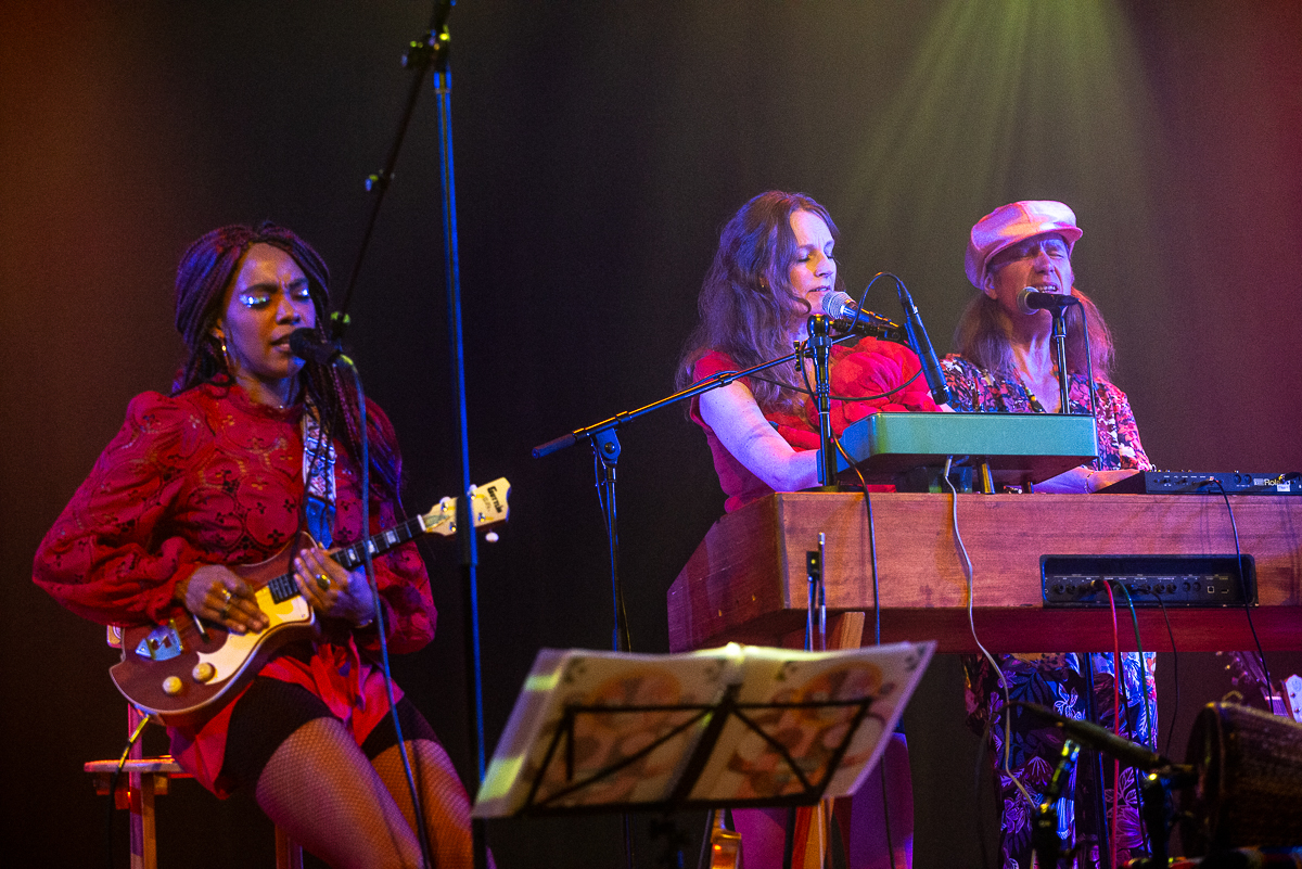 Stef Kamil Carlens & The Poem @Handelsbeurs Gent, foto 15, foto's door Raf Van Daele - FrontView Magazine