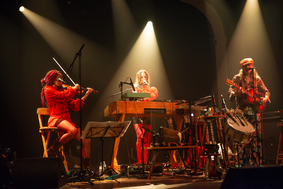 Stef Kamil Carlens & The Poem @Handelsbeurs Gent, foto 1, foto's door Raf Van Daele - FrontView Magazine